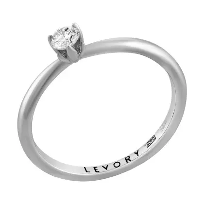 Кольцо с бриллиантом